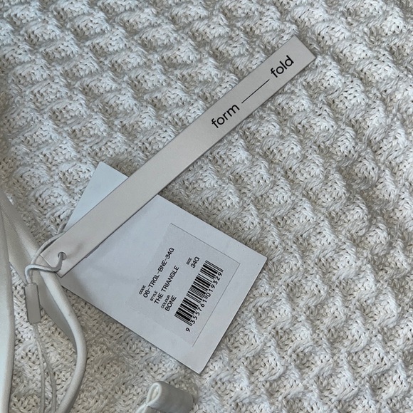 Form and Fold The Triangle Bone Top - Picture 4 of 4